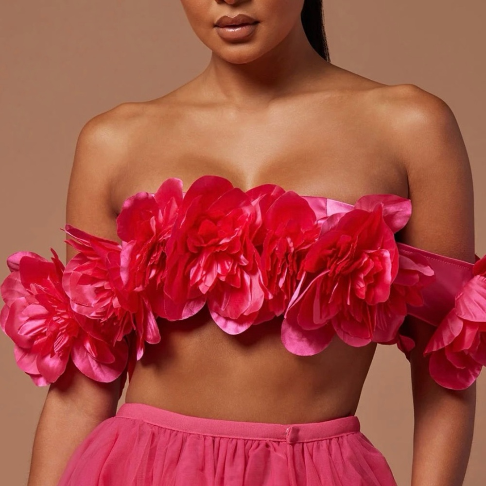 NWT pink flower crop top size medium